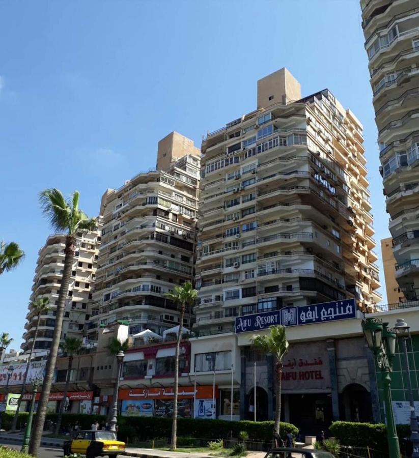 Апартаменти Sea & Garden View At Al-Muntazh Towers - إطلاله علي البحر و حدائق قصر المنتزه Александрія Екстер'єр фото